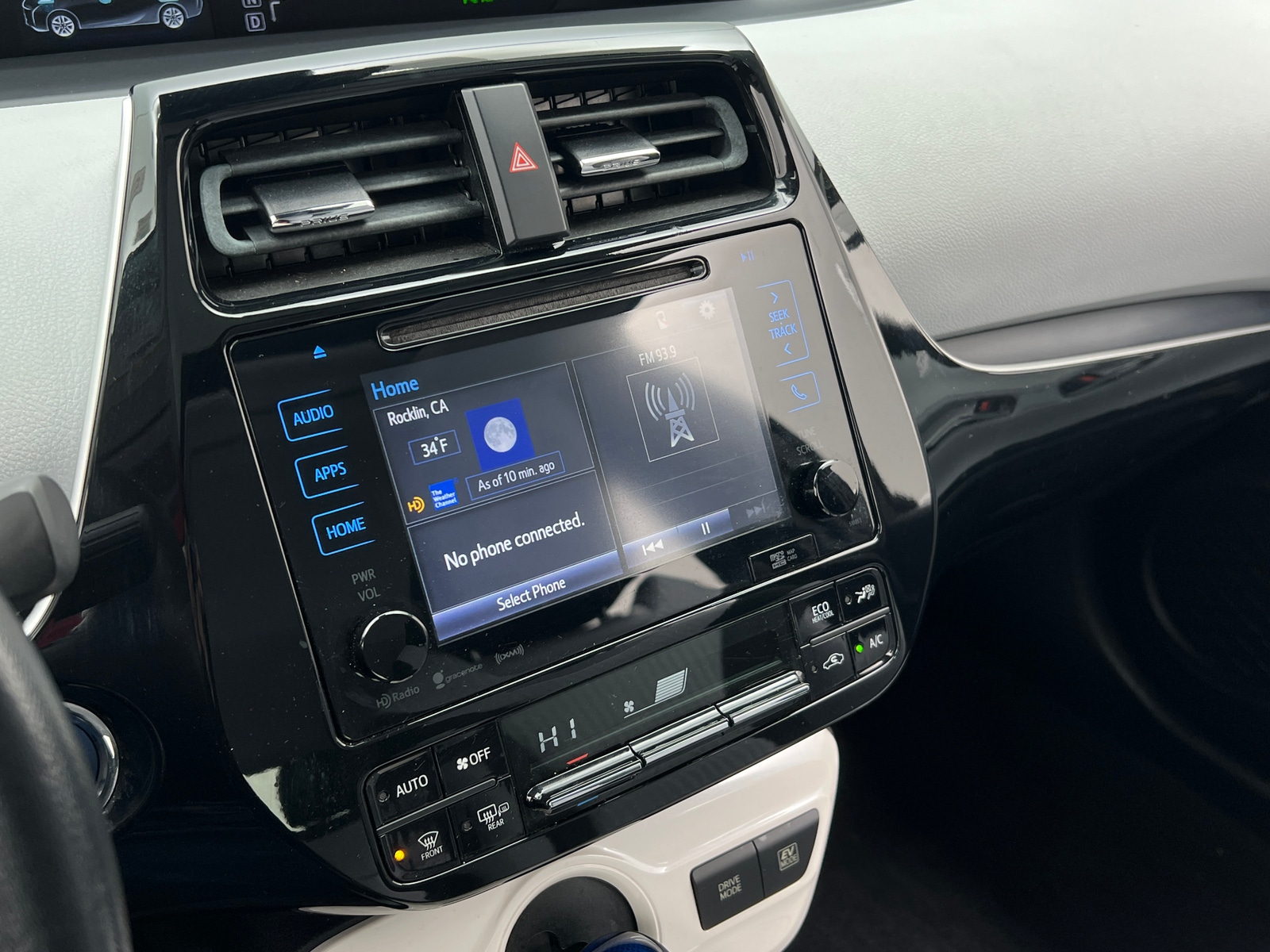 Thumbnail: 2017 Toyota Prius - 4