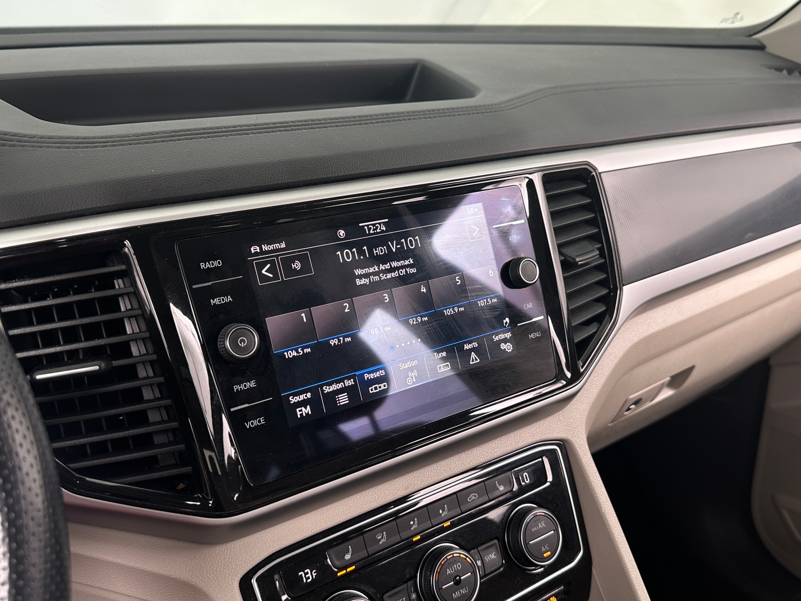 Thumbnail: 2023 Volkswagen Atlas - 3