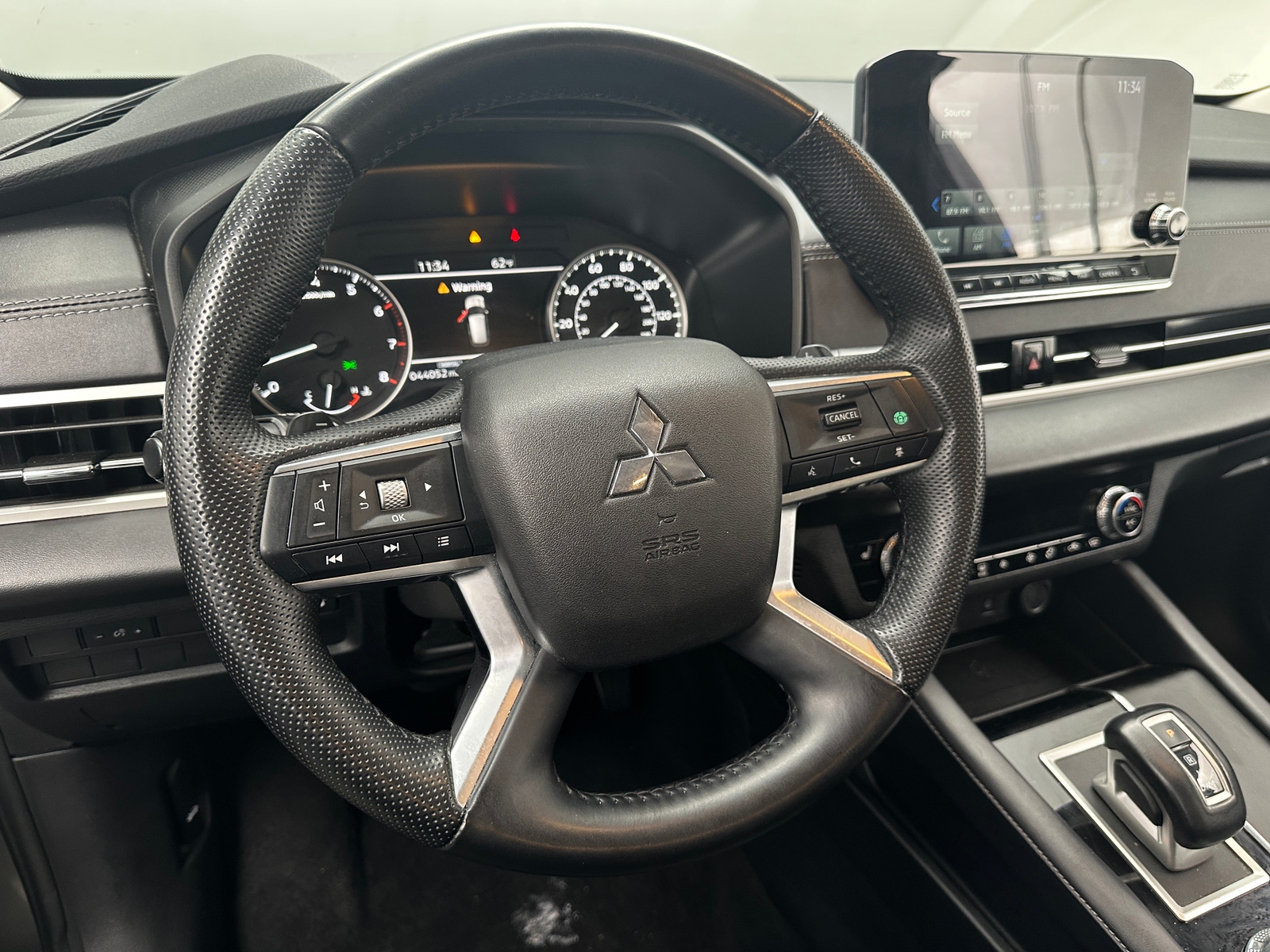 Thumbnail: 2024 Mitsubishi Outlander - 4