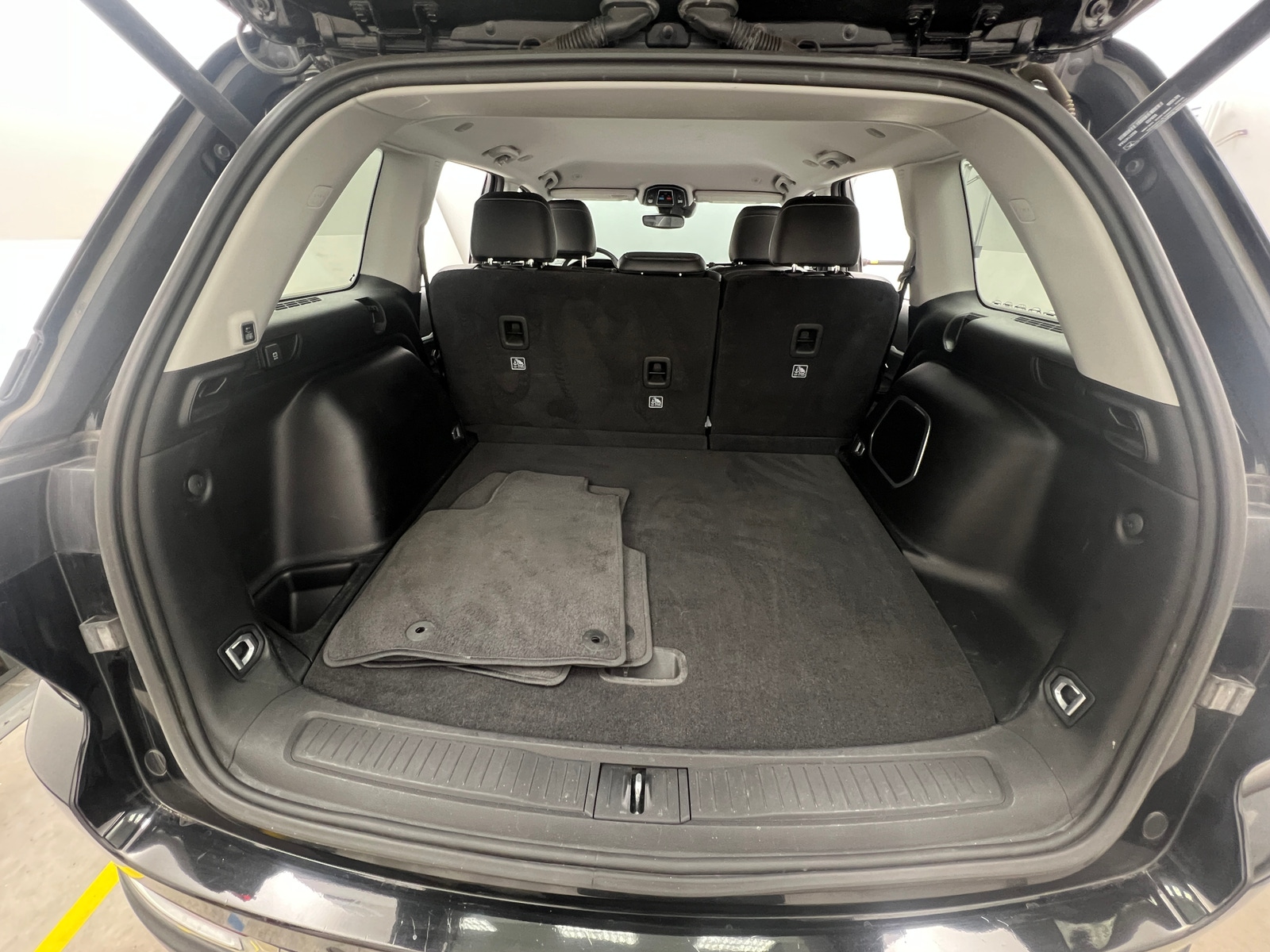 Thumbnail: 2022 Jeep Grand Cherokee - 6