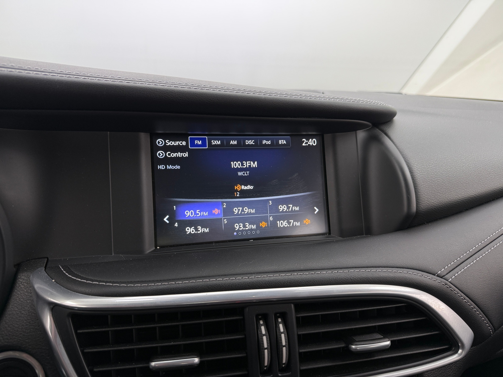 Thumbnail: 2017 INFINITI QX30 - 3