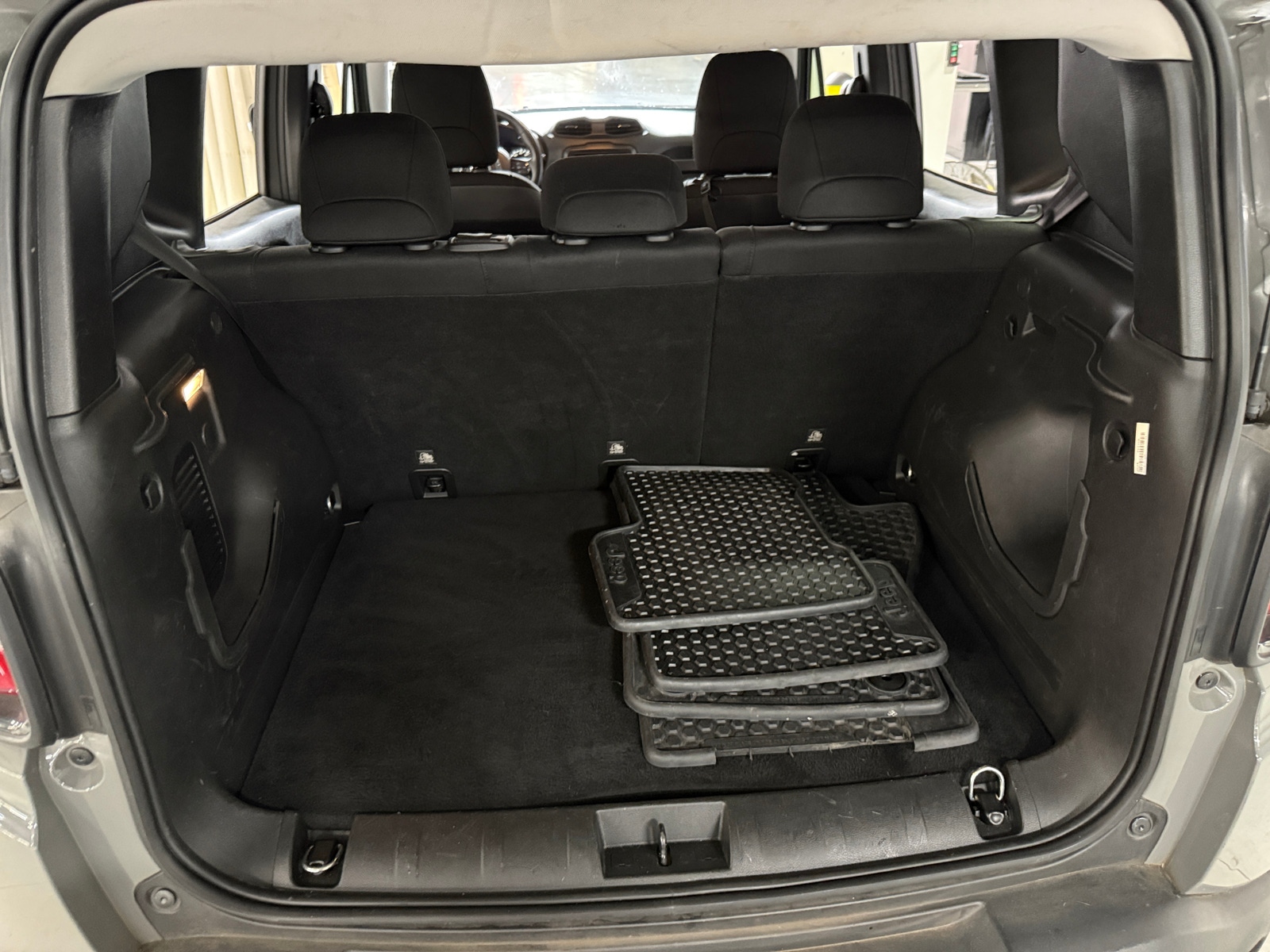 Thumbnail: 2019 Jeep Renegade - 7