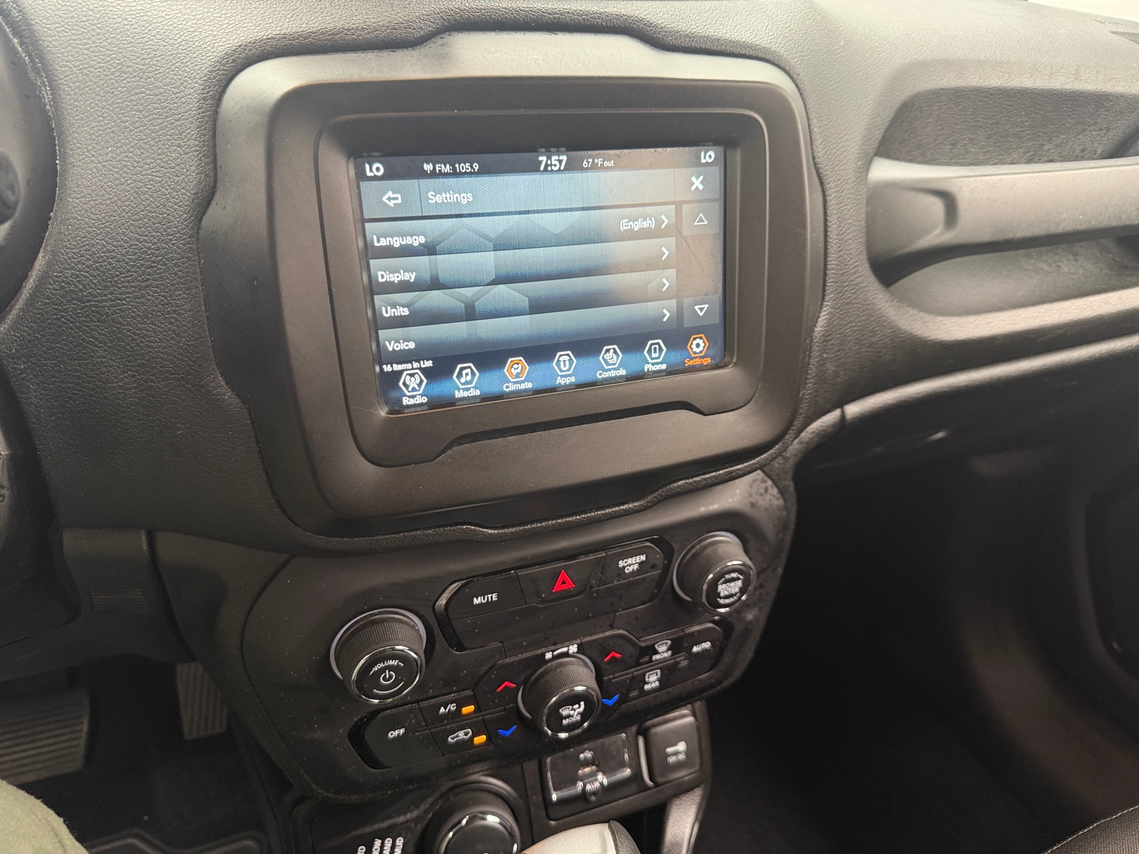 Thumbnail: 2019 Jeep Renegade - 4