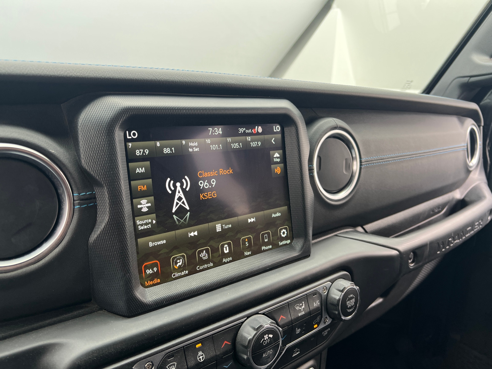 Thumbnail: 2022 Jeep Wrangler - 3