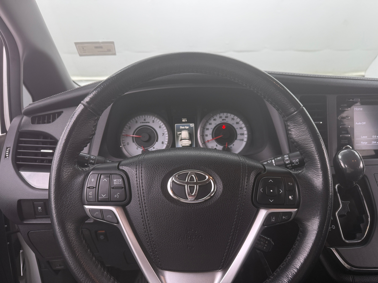 Thumbnail: 2018 Toyota Sienna - 4