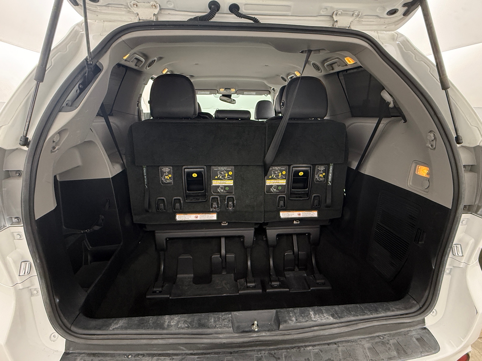 Thumbnail: 2018 Toyota Sienna - 6