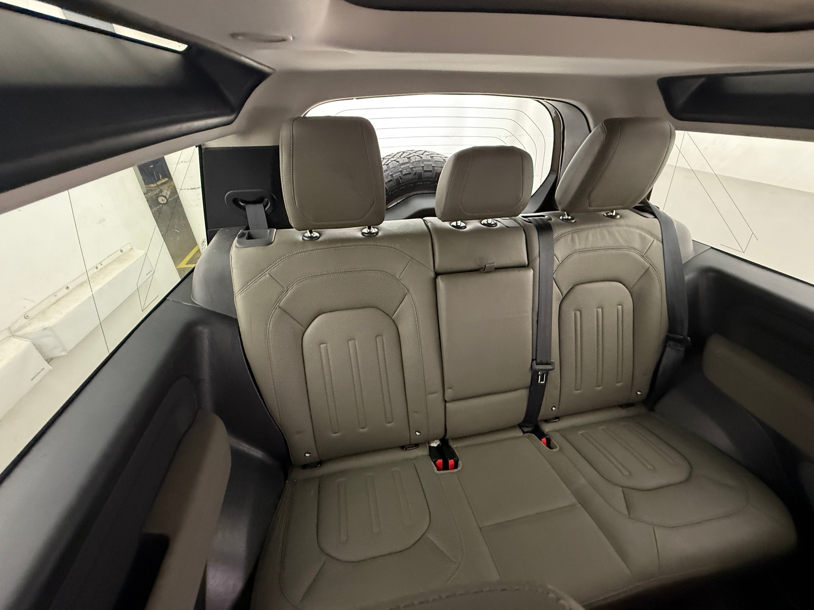 Thumbnail: 2021 Land Rover Defender - 6