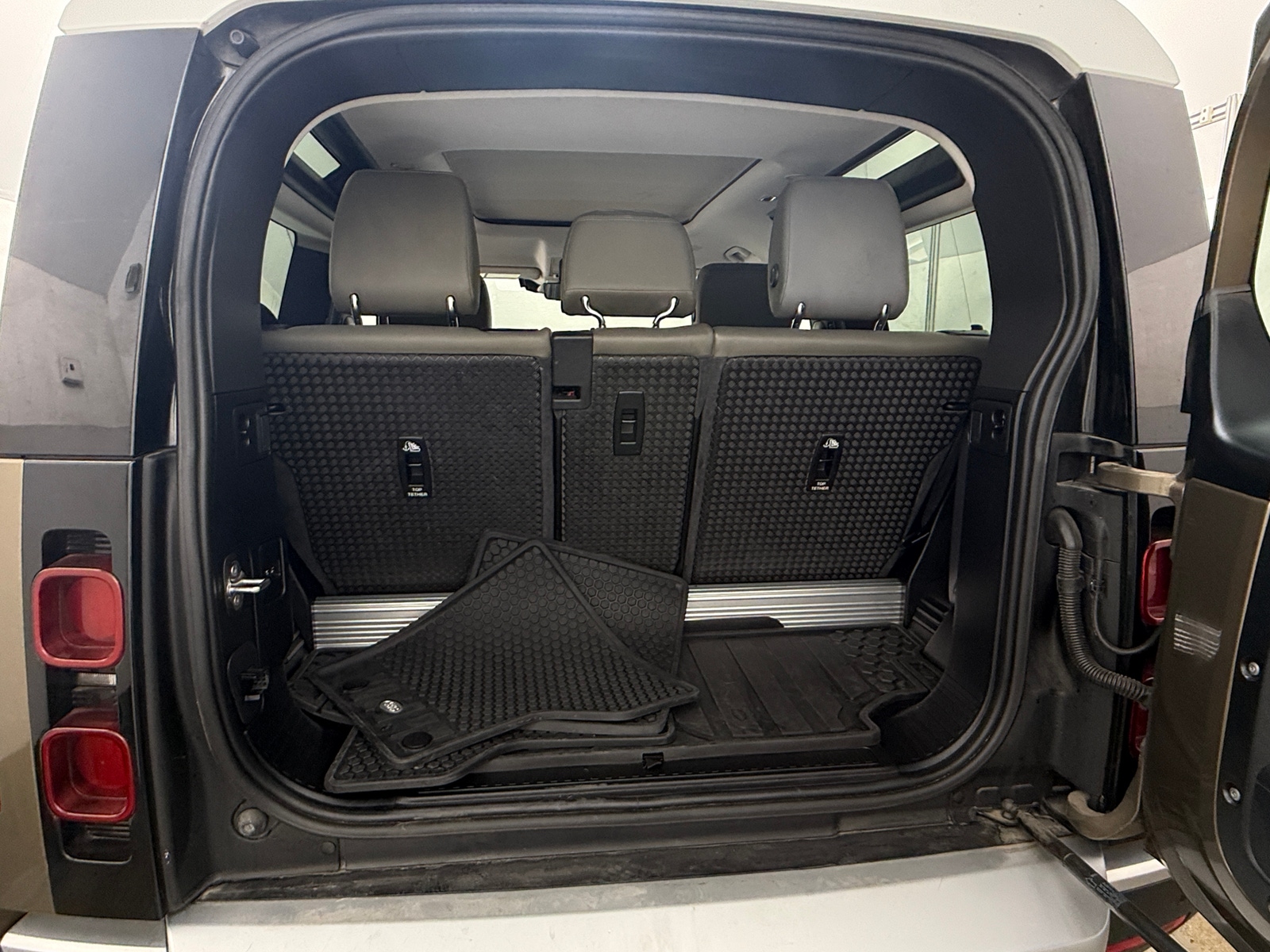 Thumbnail: 2021 Land Rover Defender - 7