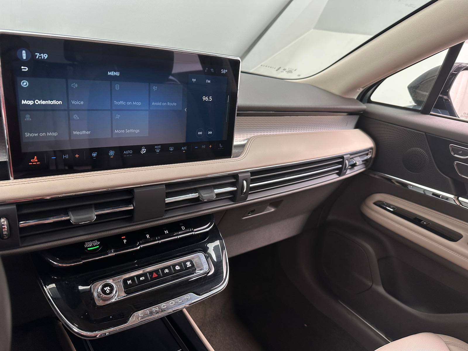 Thumbnail: 2024 Lincoln Corsair - 3