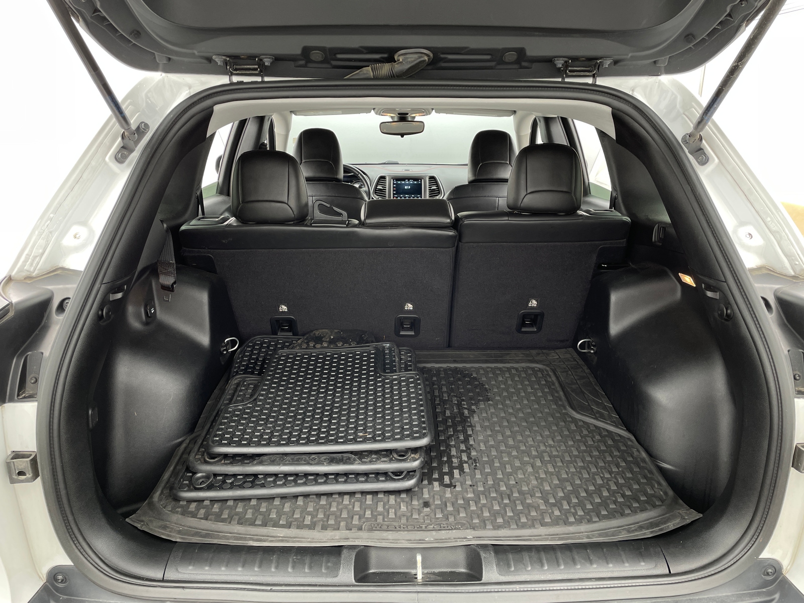 Thumbnail: 2020 Jeep Cherokee - 7