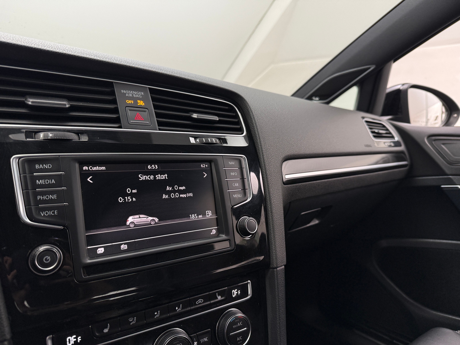 Thumbnail: 2017 Volkswagen Golf - 3