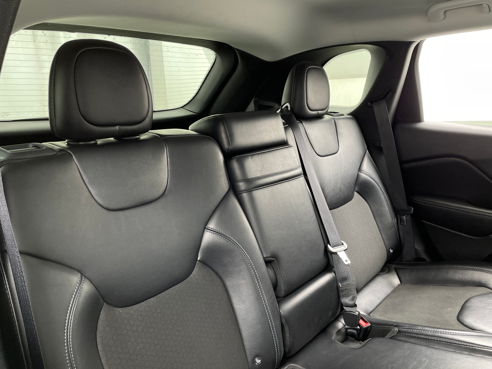 Thumbnail: 2019 Jeep Cherokee - 6