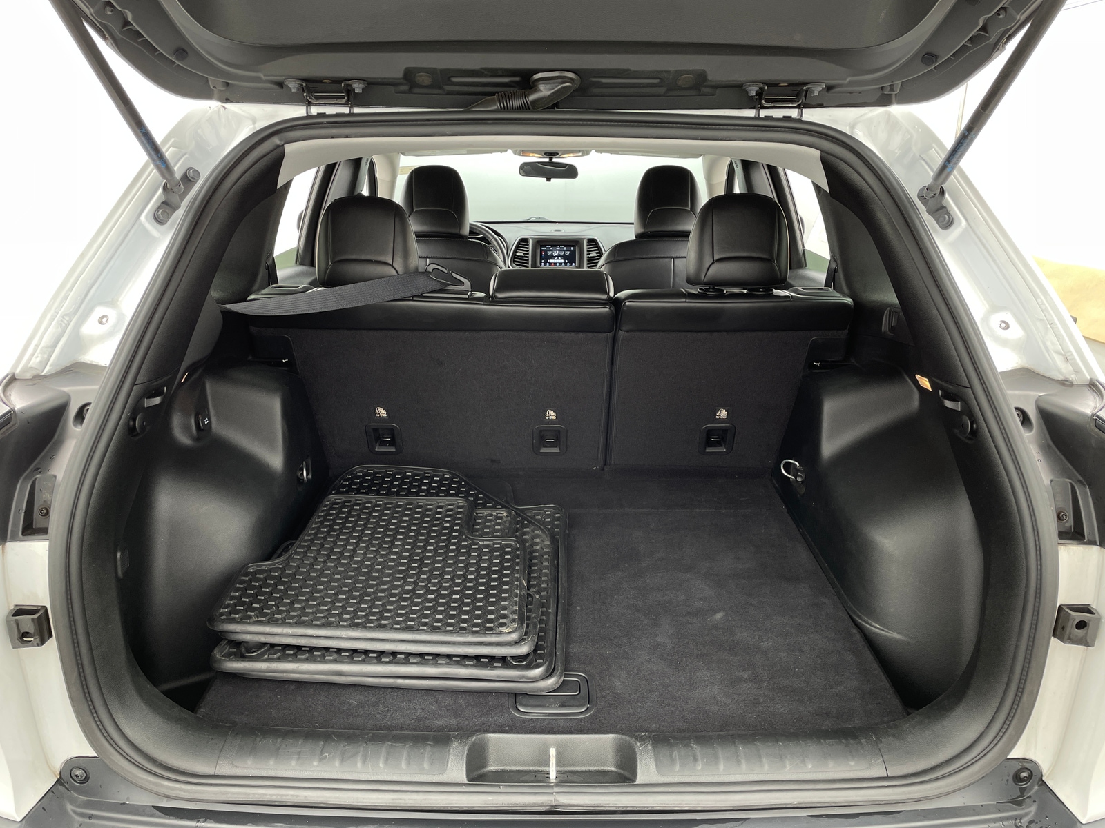 Thumbnail: 2019 Jeep Cherokee - 7