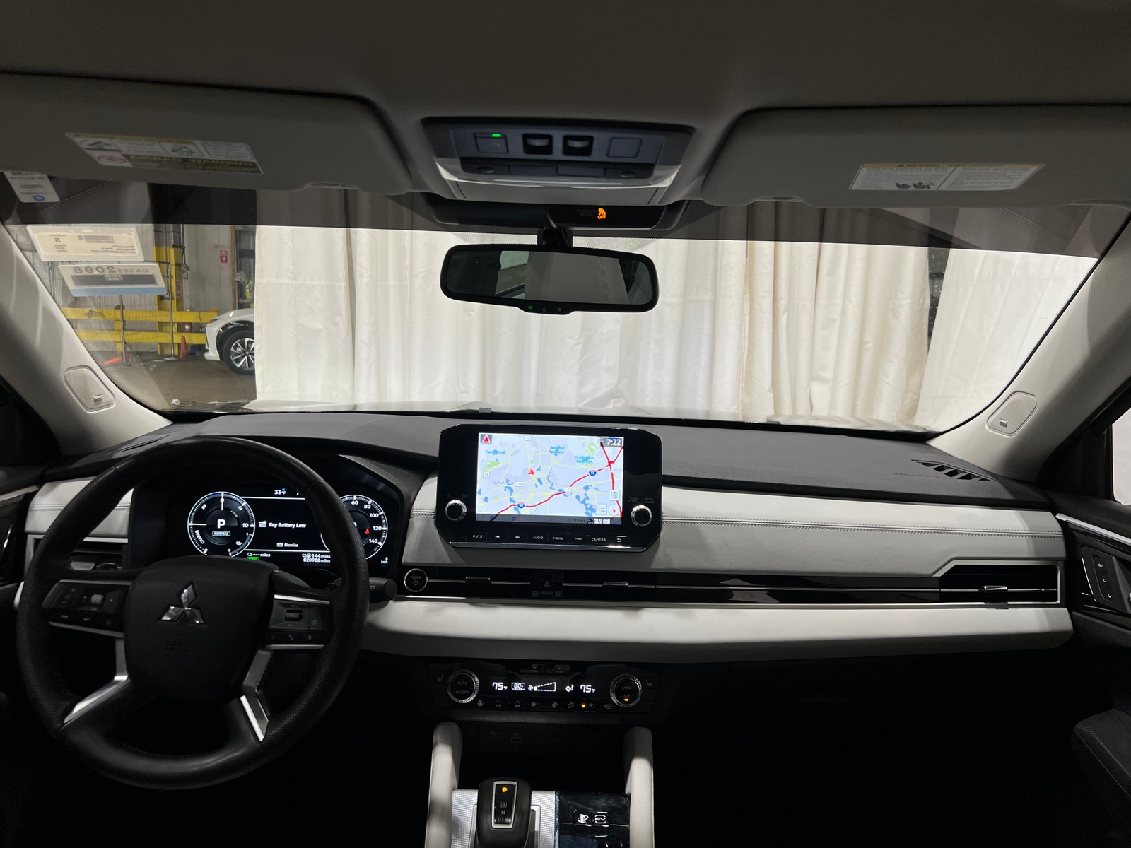 Thumbnail: 2023 Mitsubishi Outlander - 2