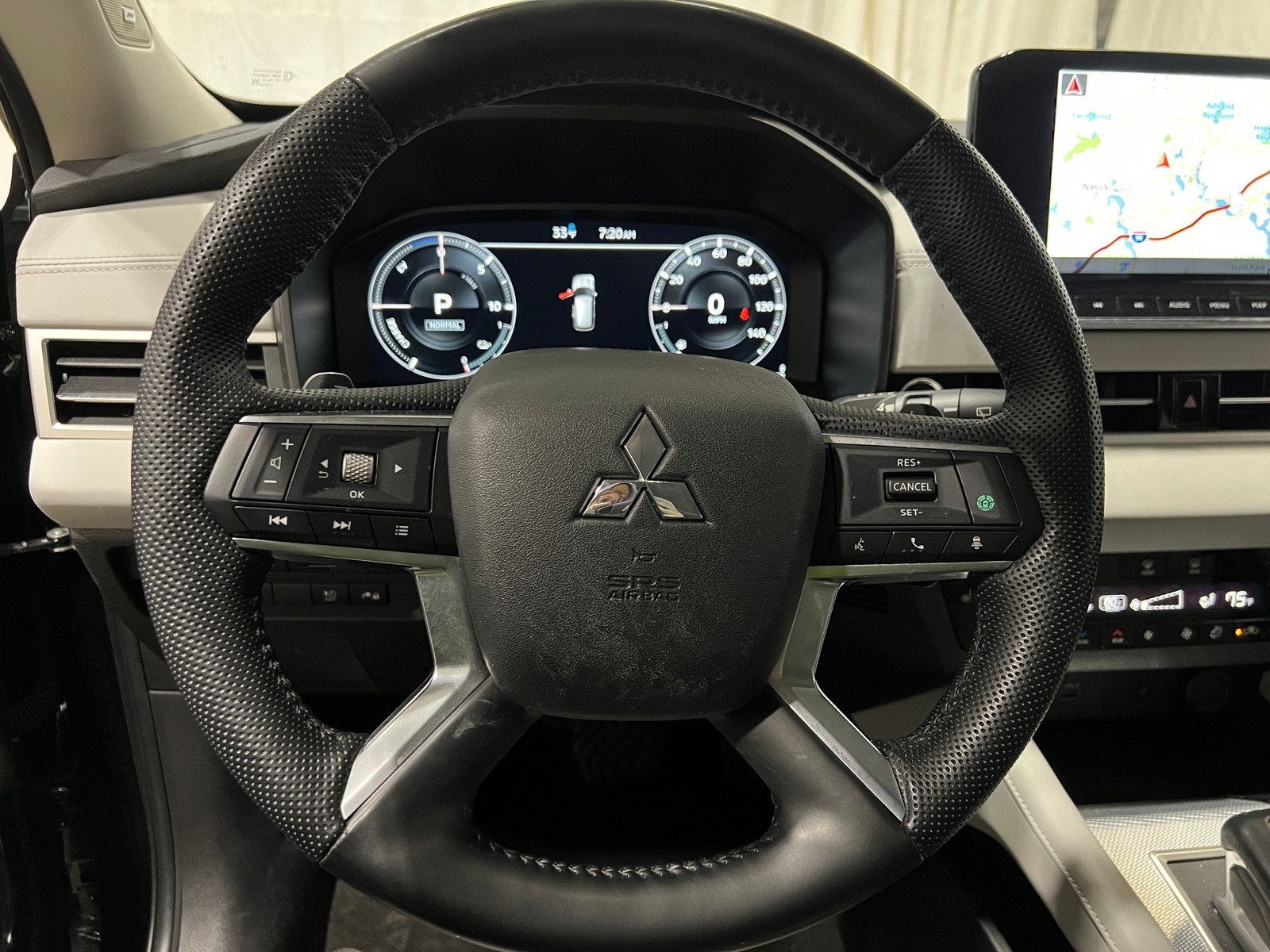 Thumbnail: 2023 Mitsubishi Outlander - 4