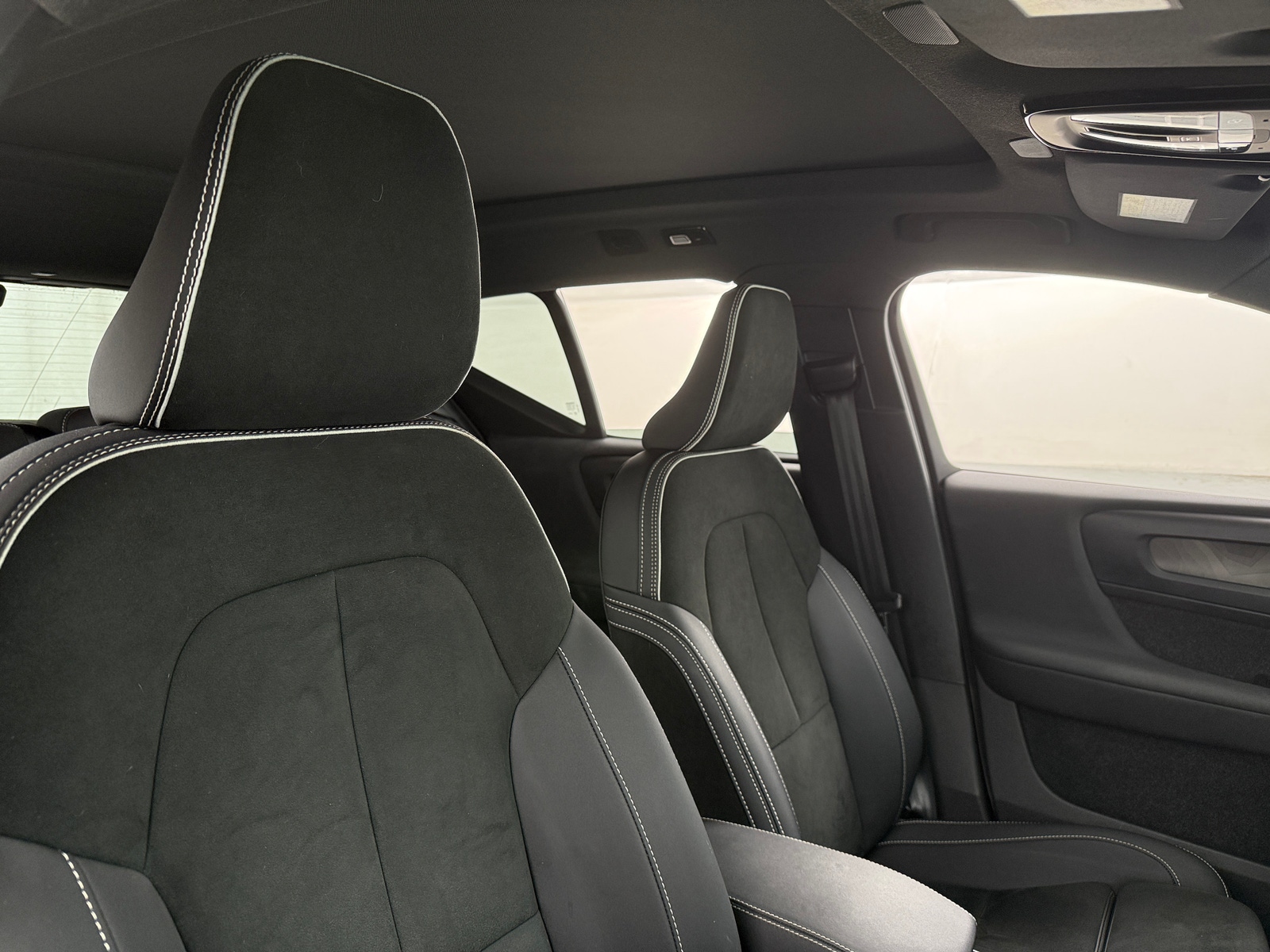 Thumbnail: 2024 Volvo XC40 - 2