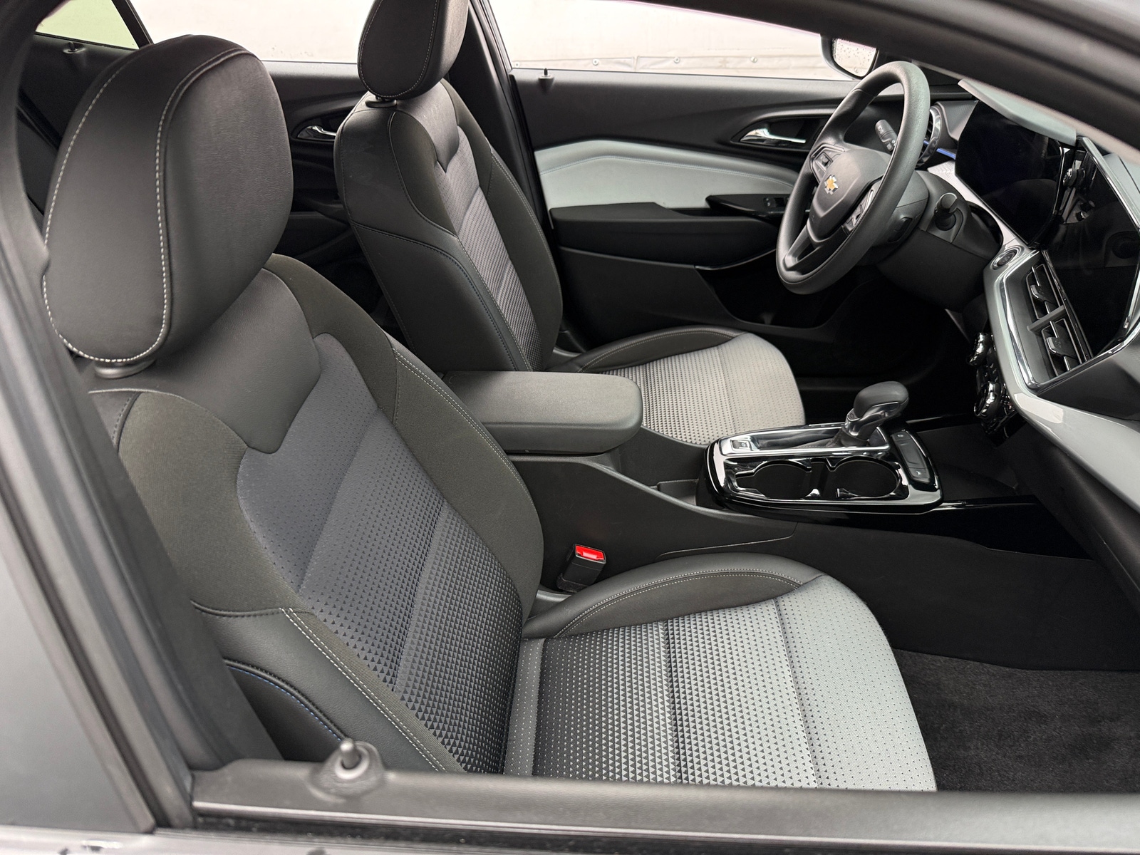 Thumbnail: 2025 Chevrolet Trax - 2