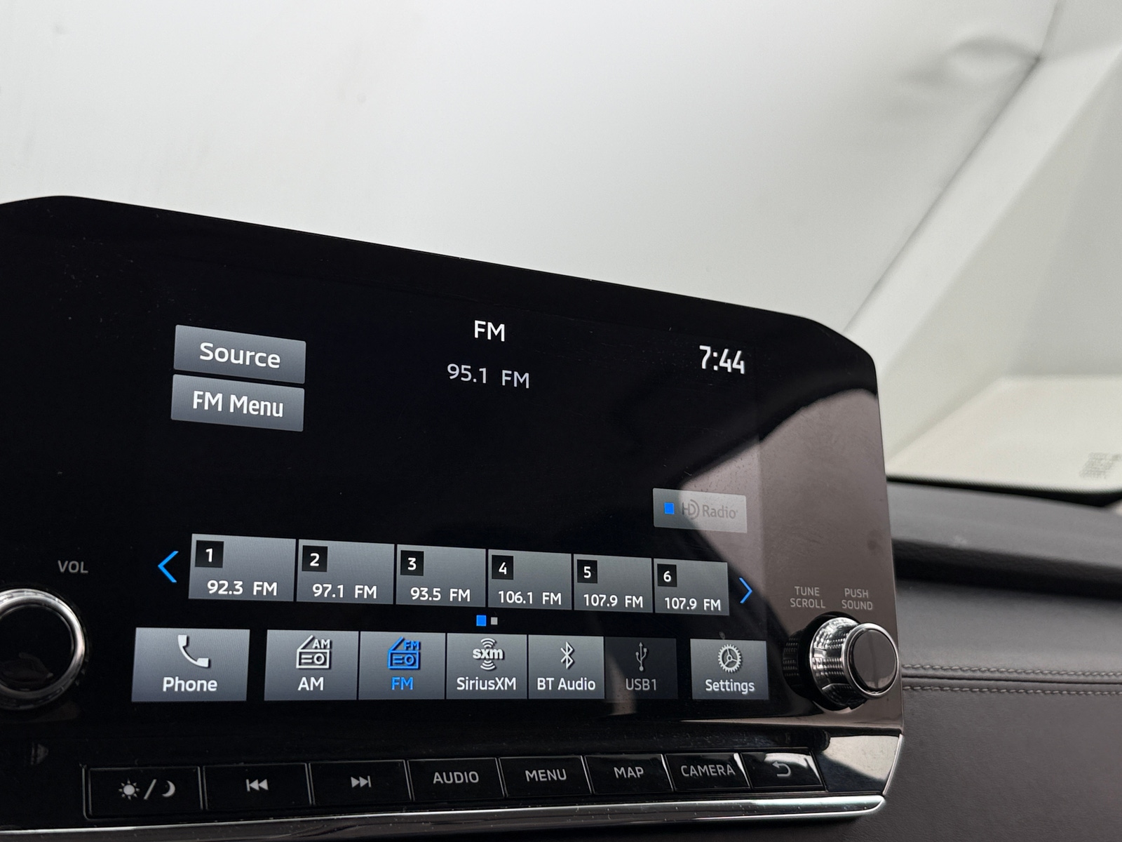 Thumbnail: 2024 Mitsubishi Outlander - 3