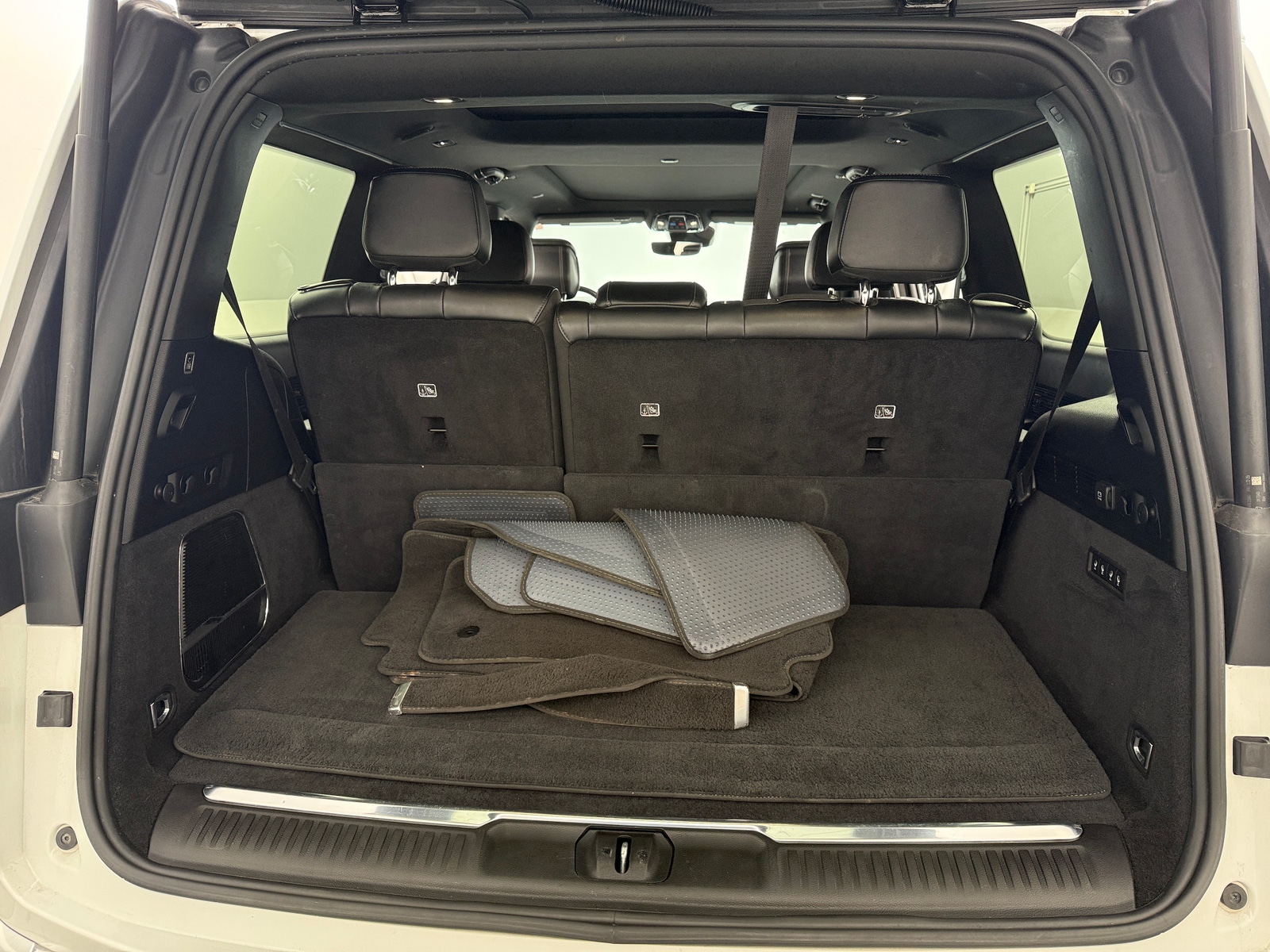 Thumbnail: 2022 Jeep Grand Wagoneer - 6