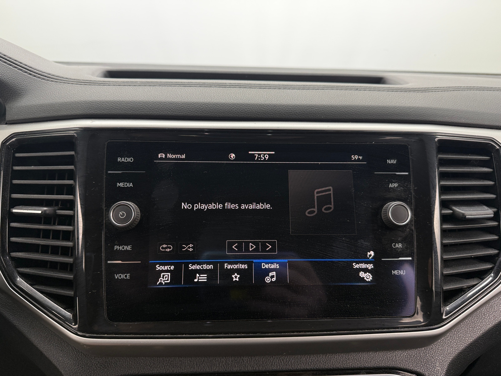 Thumbnail: 2022 Volkswagen Atlas - 3