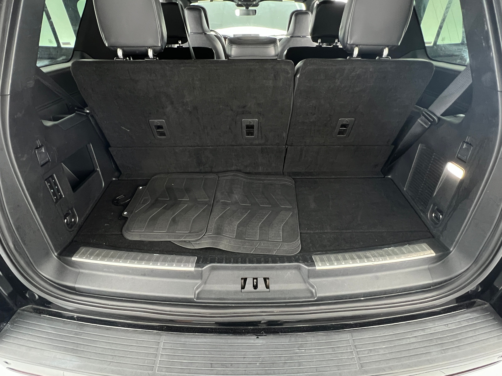 Thumbnail: 2023 Lincoln Navigator - 6