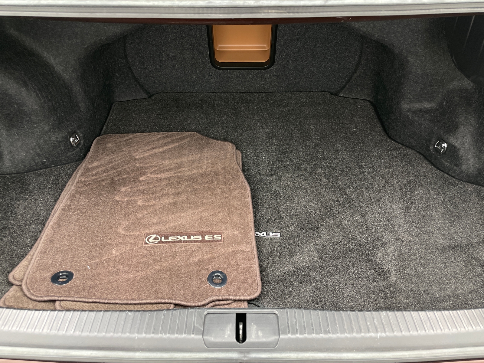 Thumbnail: 2018 Lexus ES - 6