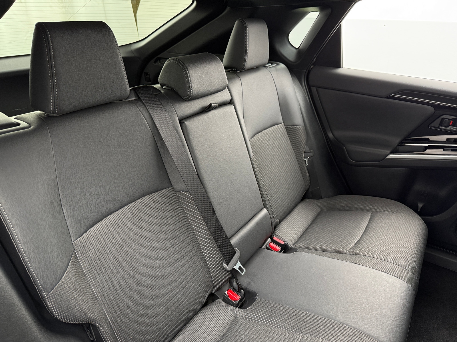 Thumbnail: 2025 Toyota bZ4X - 6