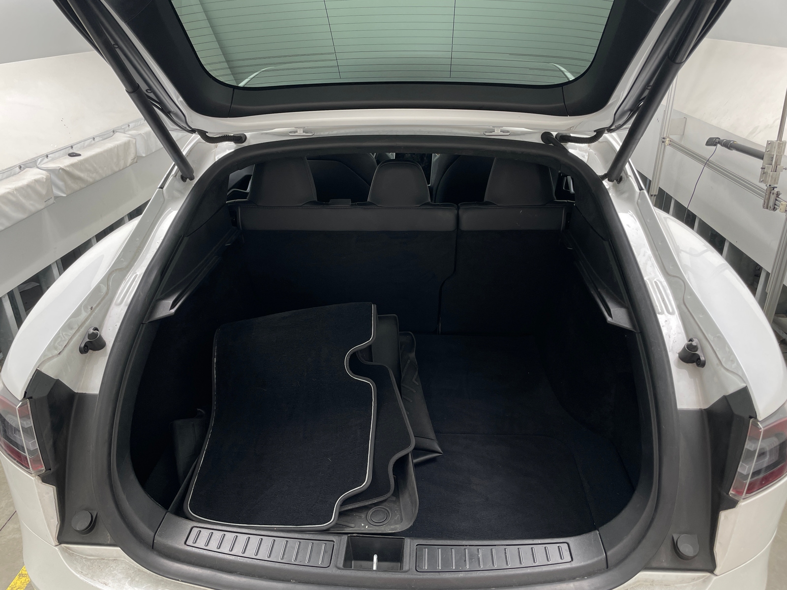 Thumbnail: 2020 Tesla Model S - 6