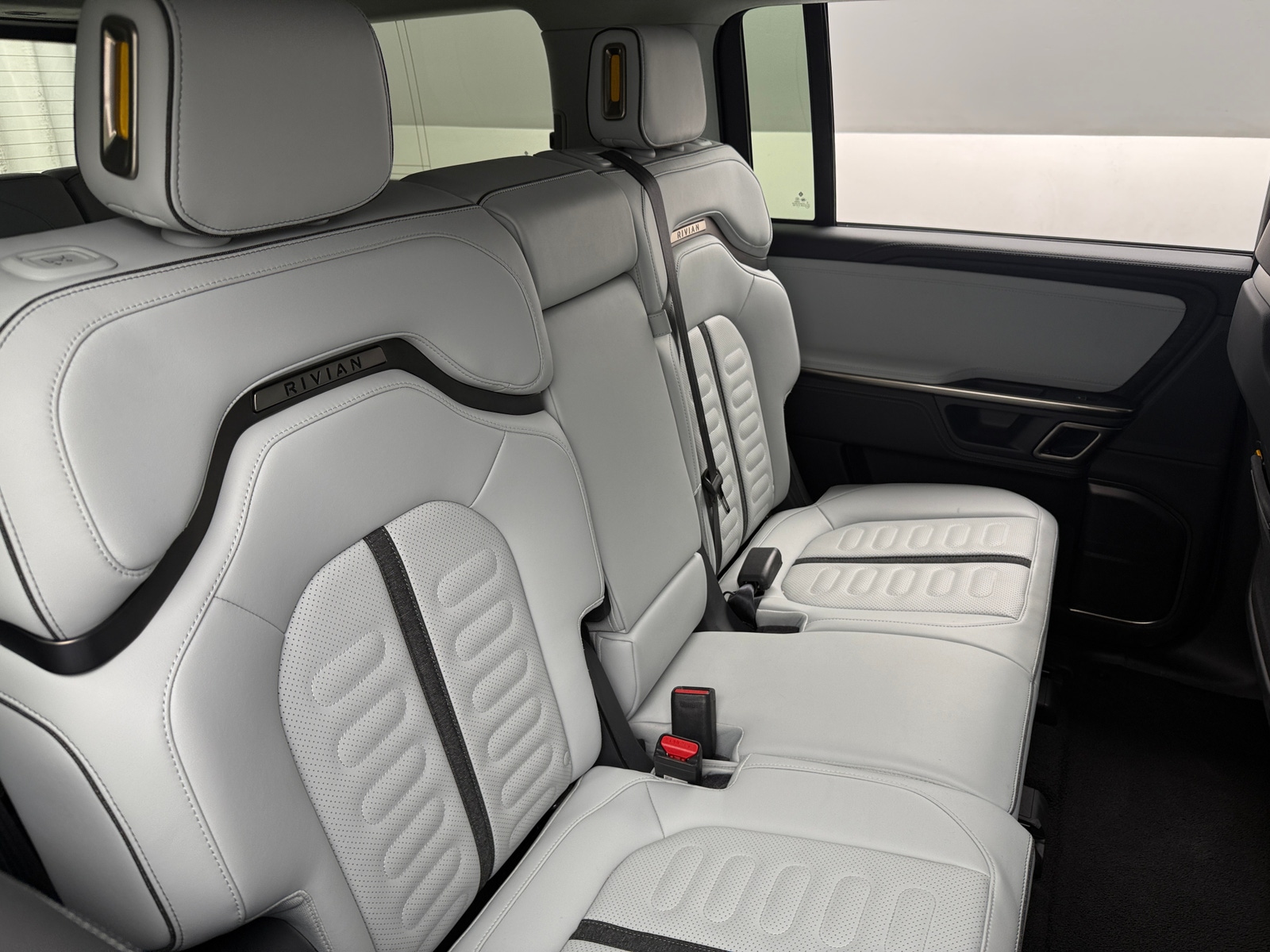 Thumbnail: 2023 Rivian R1S - 5