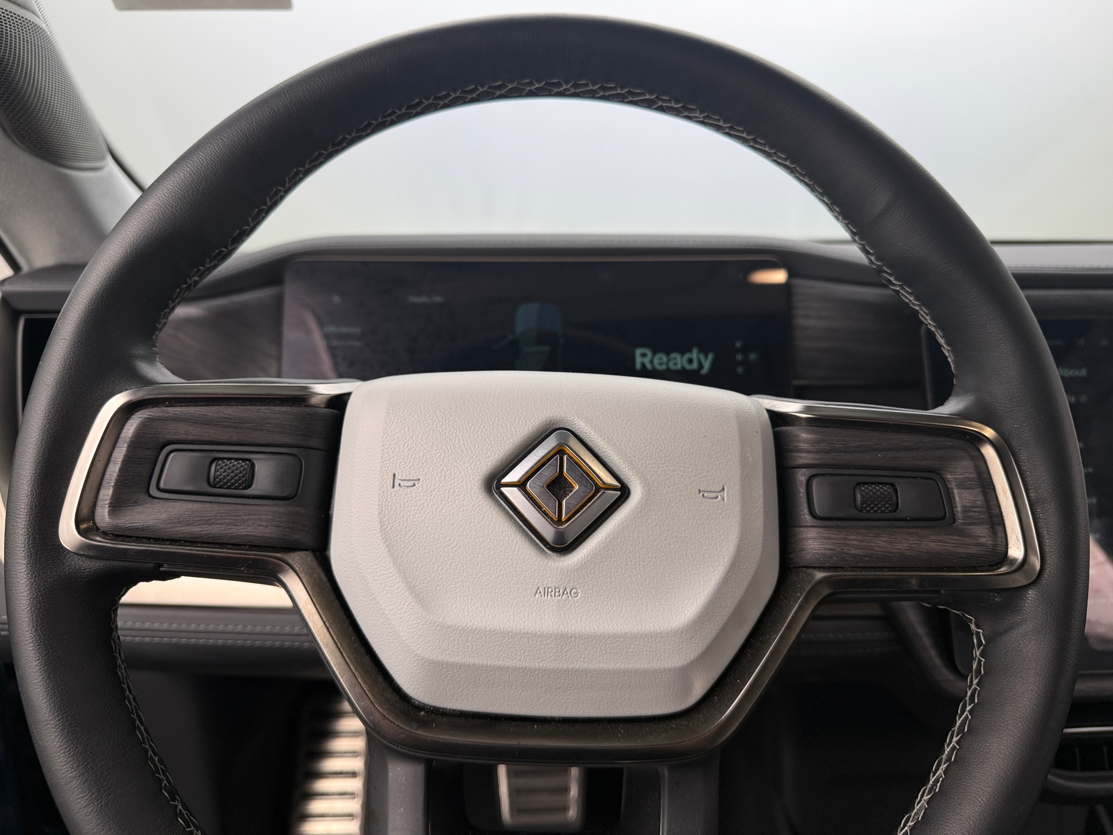 Thumbnail: 2023 Rivian R1S - 4