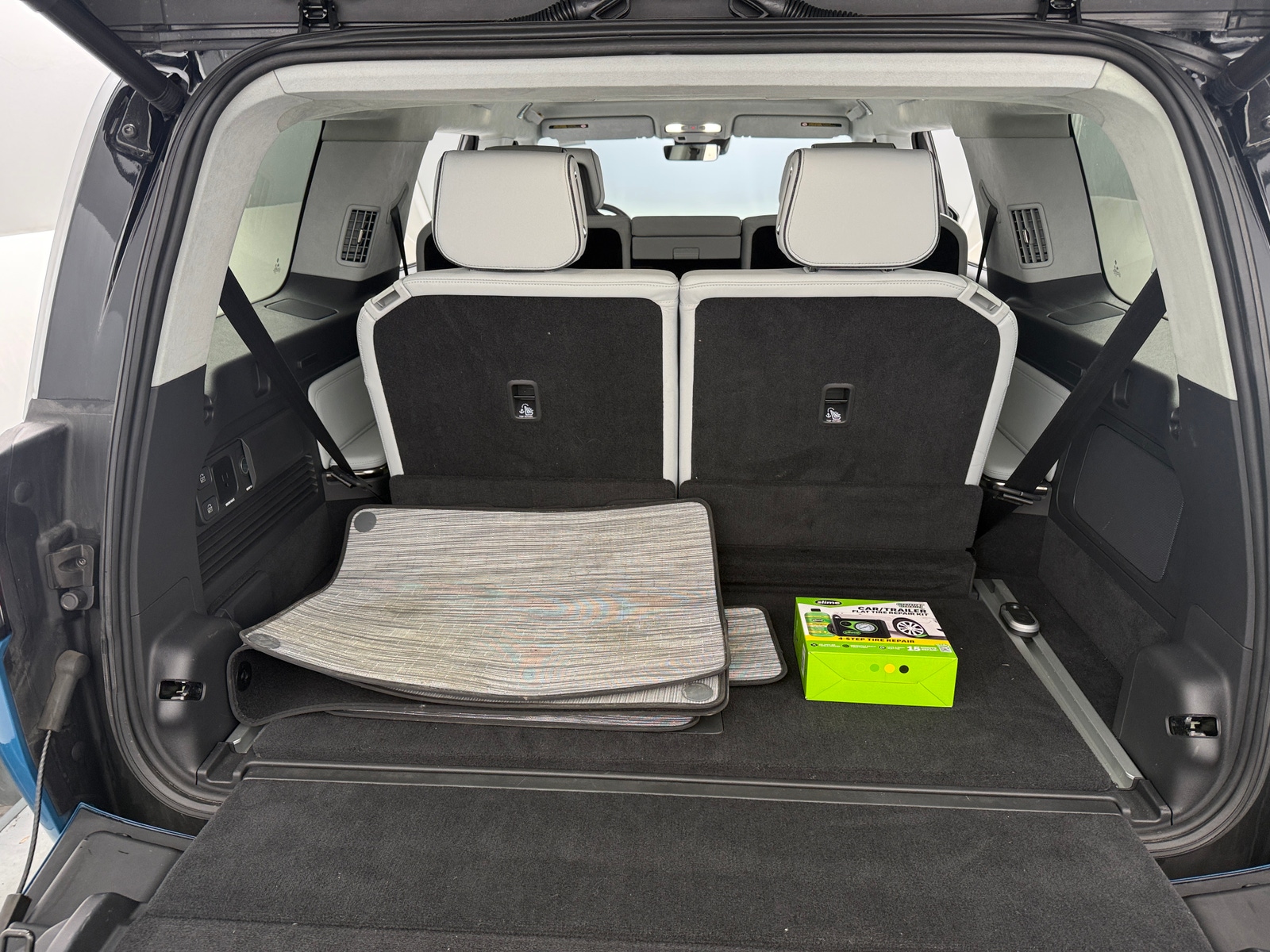 Thumbnail: 2023 Rivian R1S - 6