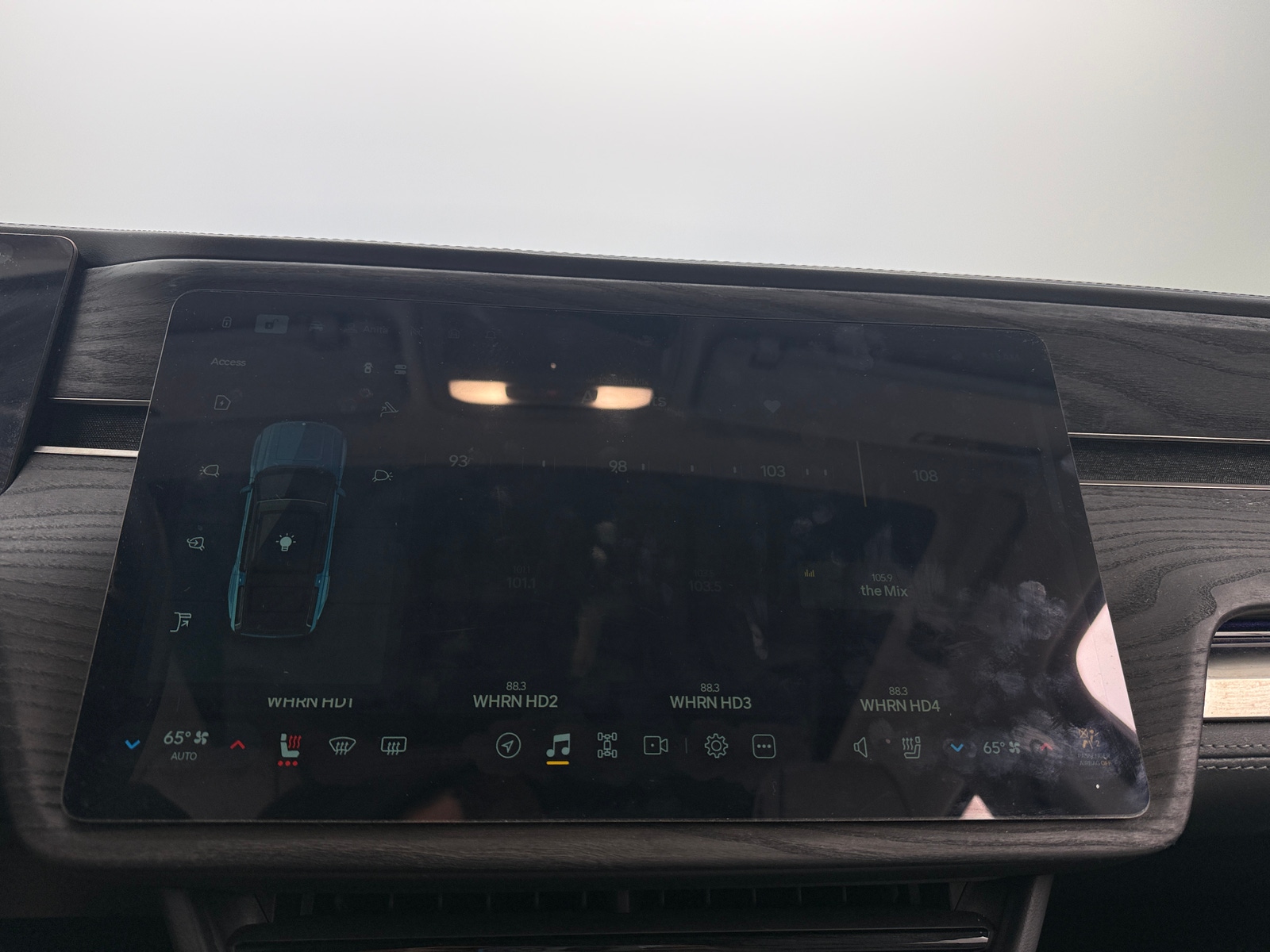 Thumbnail: 2023 Rivian R1S - 3