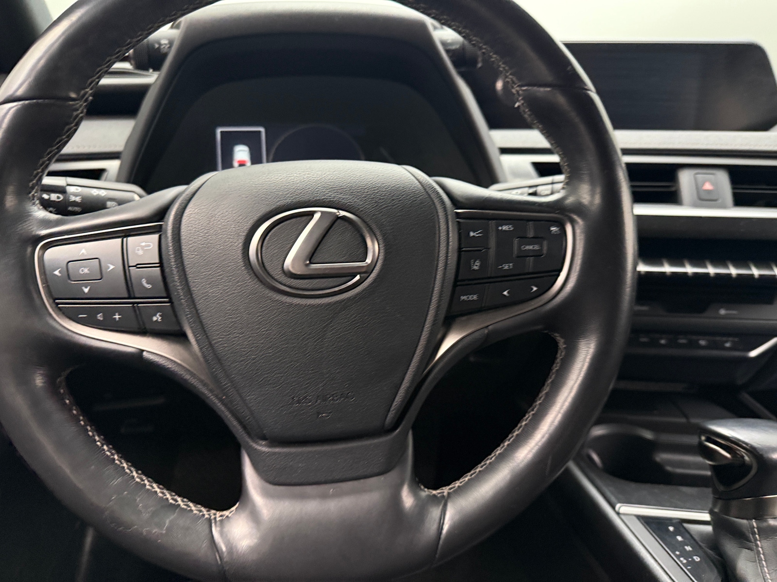 Thumbnail: 2020 Lexus UX - 4