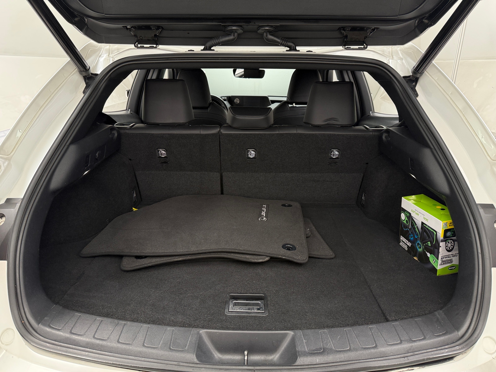 Thumbnail: 2020 Lexus UX - 6