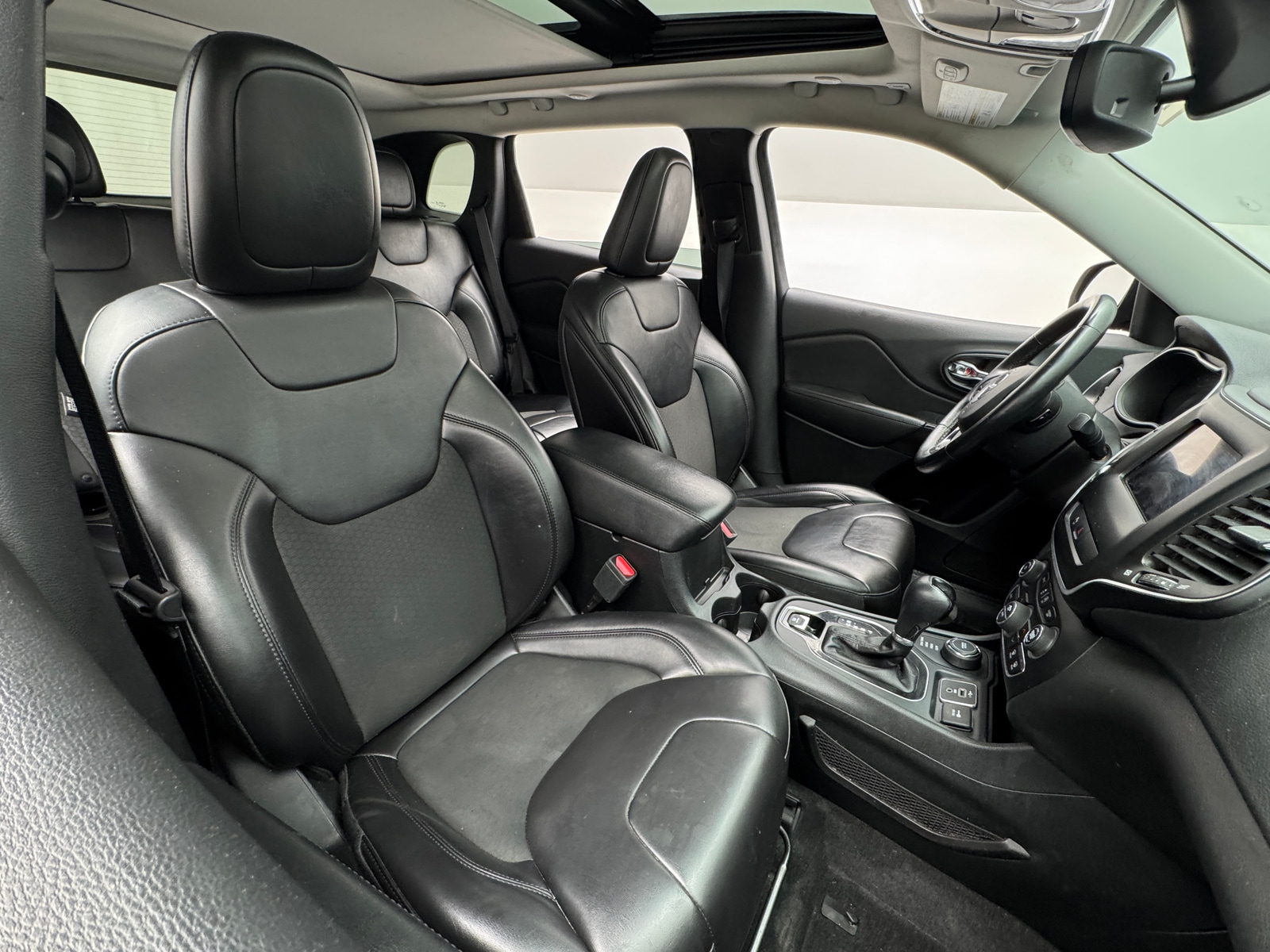 Thumbnail: 2019 Jeep Cherokee - 2