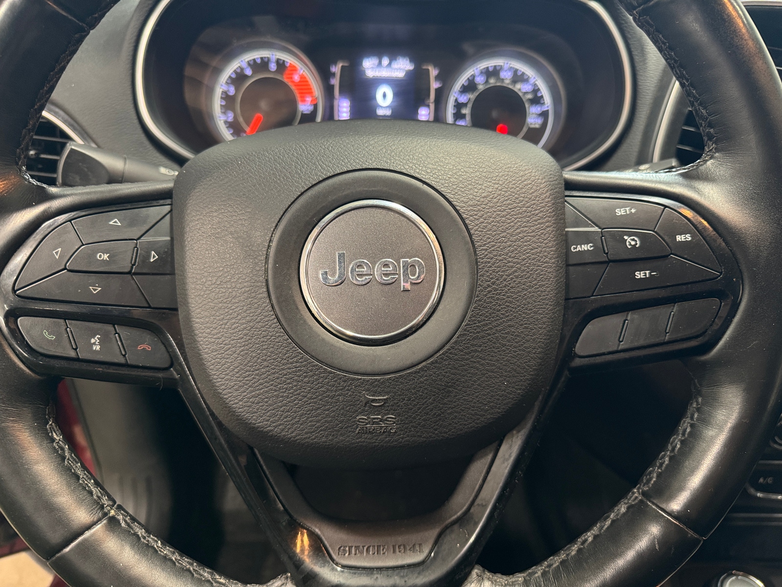 Thumbnail: 2019 Jeep Cherokee - 5