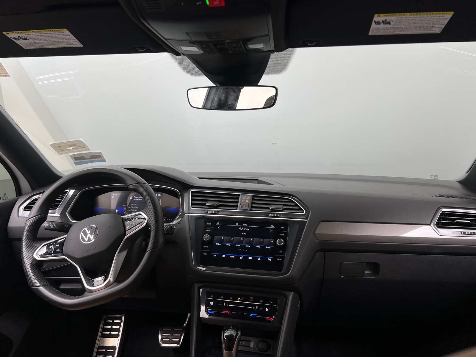 Thumbnail: 2023 Volkswagen Tiguan - 2