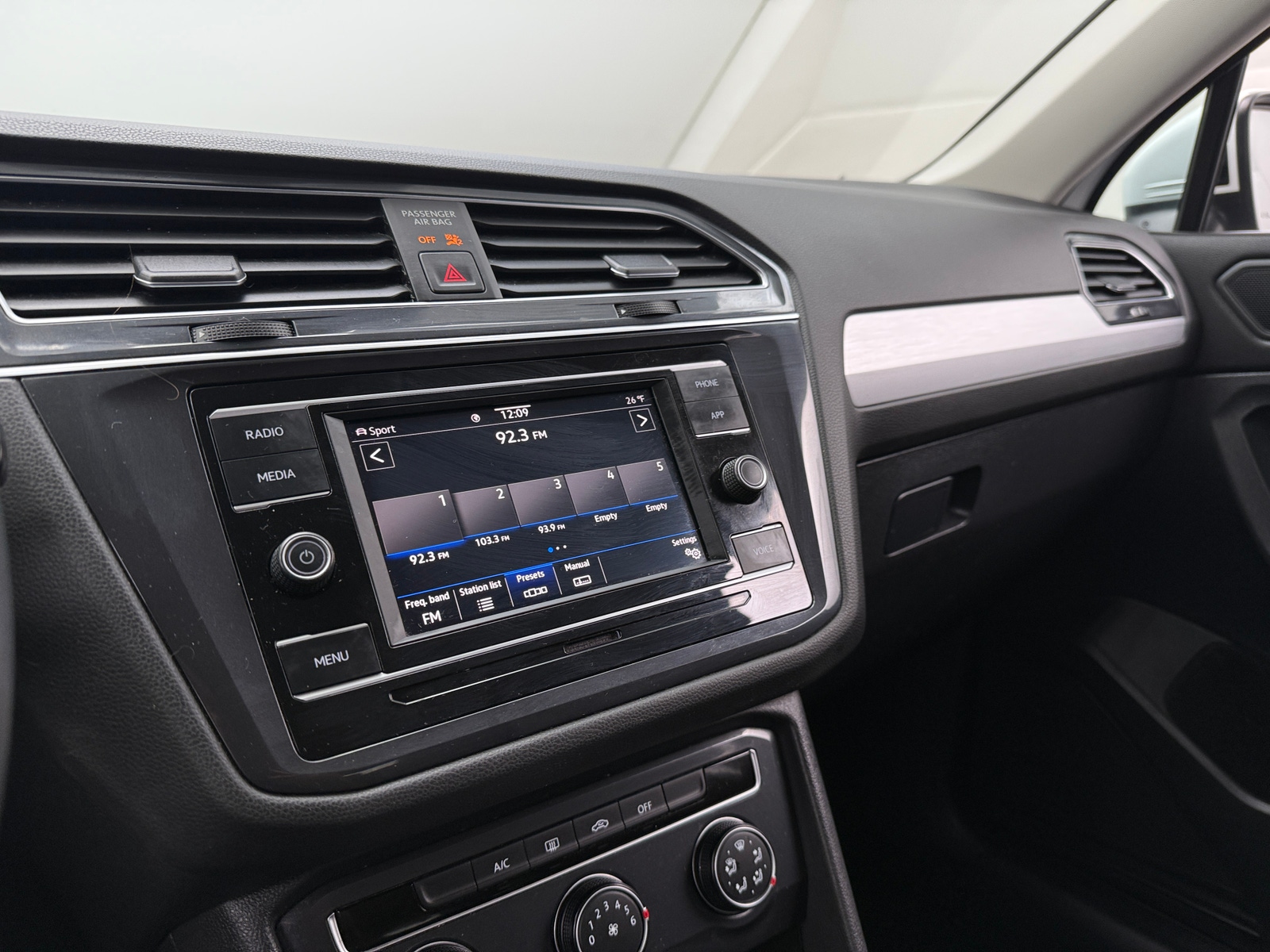 Thumbnail: 2021 Volkswagen Tiguan - 4