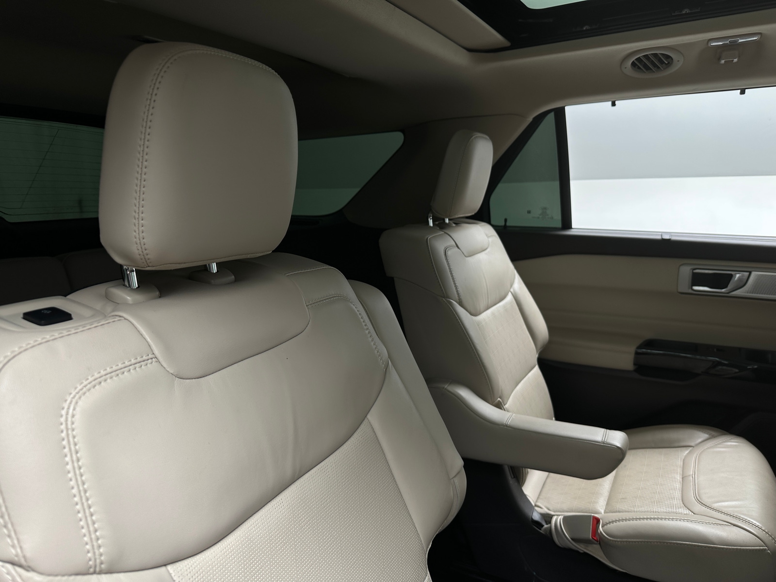 Thumbnail: 2022 Ford Explorer - 5