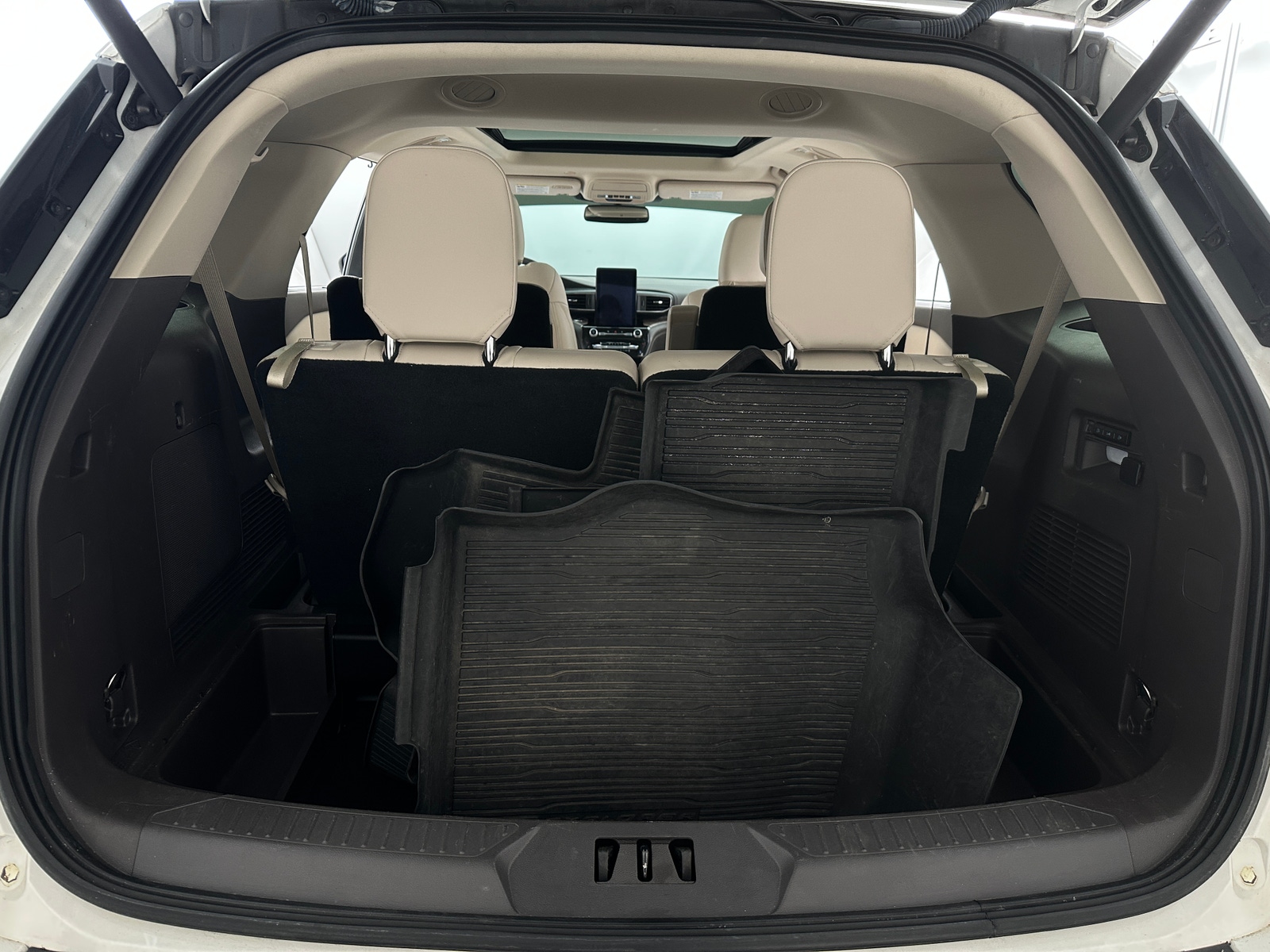 Thumbnail: 2022 Ford Explorer - 6