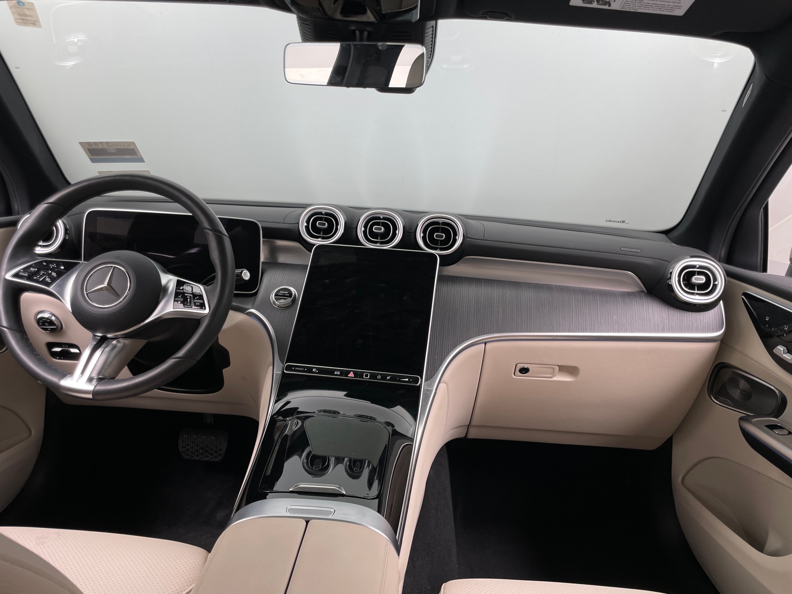 Thumbnail: 2025 Mercedes-Benz GLC - 2