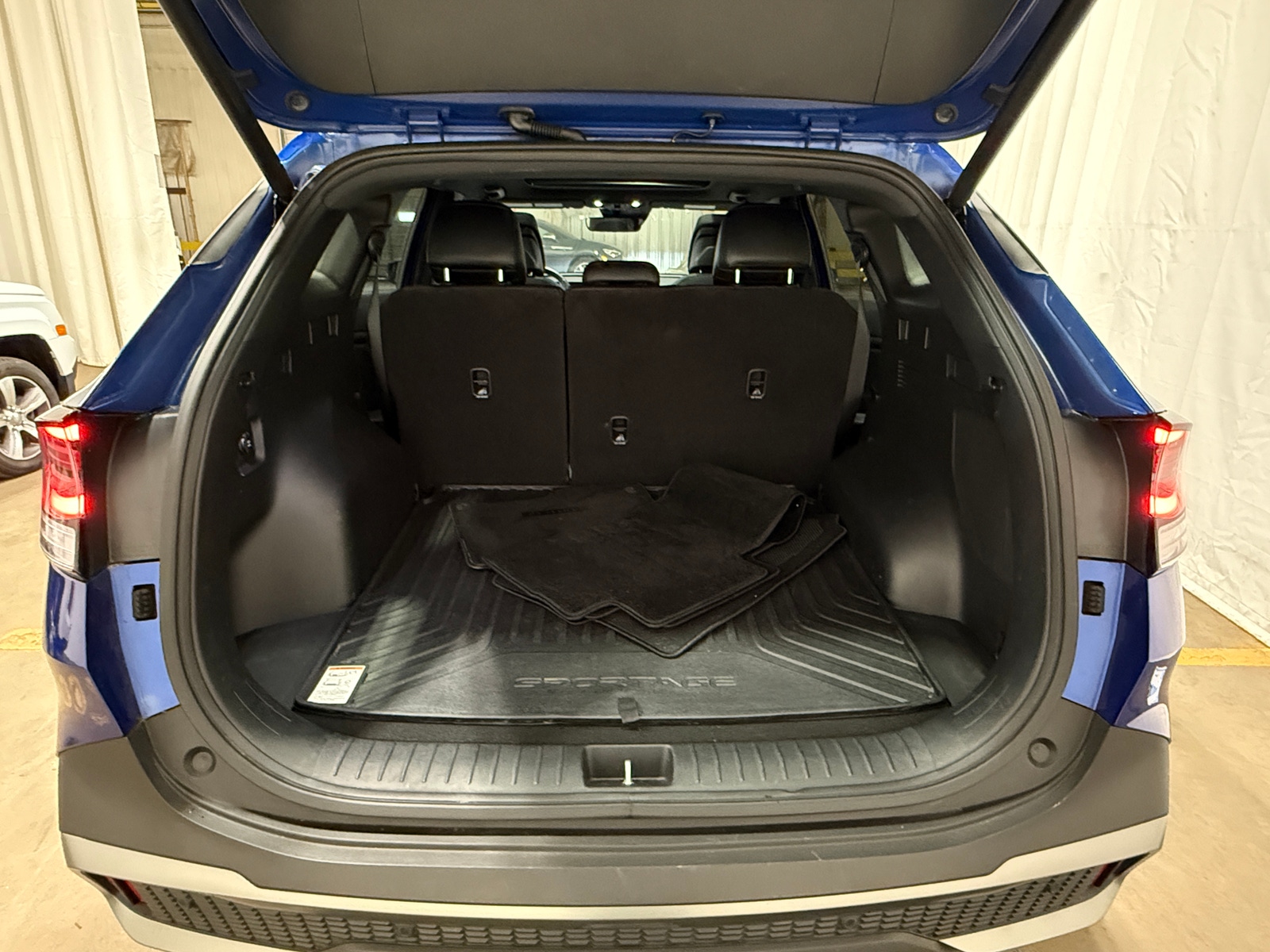 Thumbnail: 2023 Kia Sportage - 6