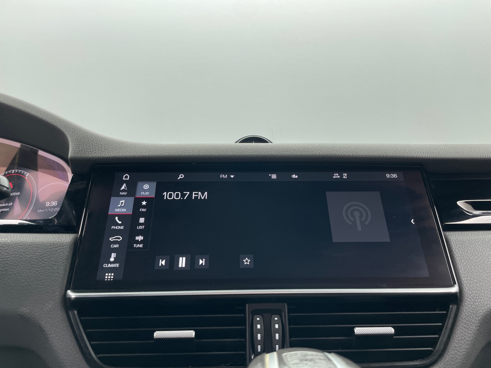 Thumbnail: 2020 Porsche Cayenne - 3