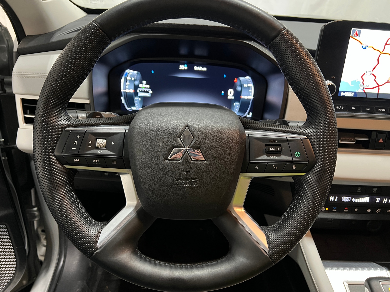 Thumbnail: 2023 Mitsubishi Outlander - 4