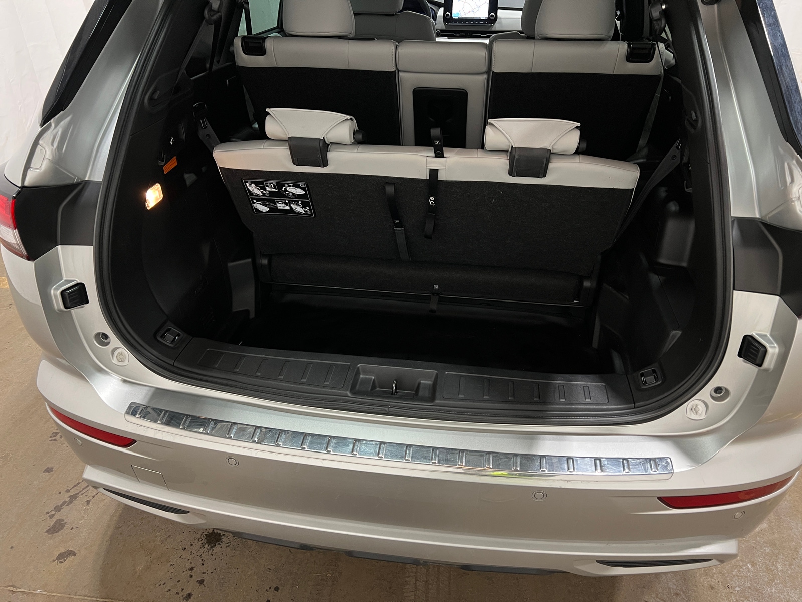 Thumbnail: 2023 Mitsubishi Outlander - 6