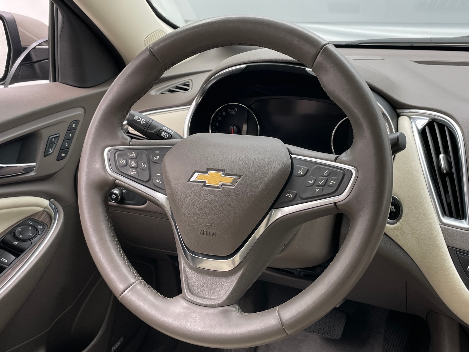 Thumbnail: 2024 Chevrolet Malibu - 4