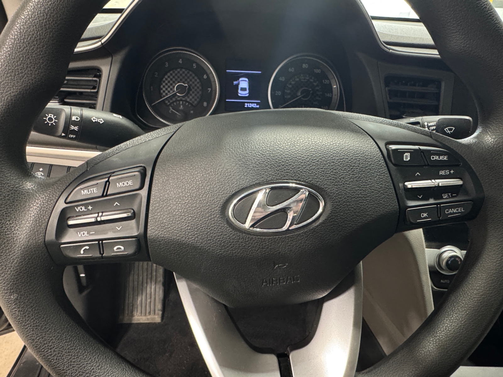 Thumbnail: 2020 Hyundai Elantra - 5