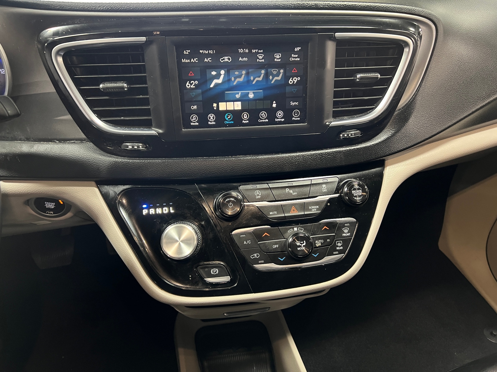 Thumbnail: 2020 Chrysler Pacifica - 3