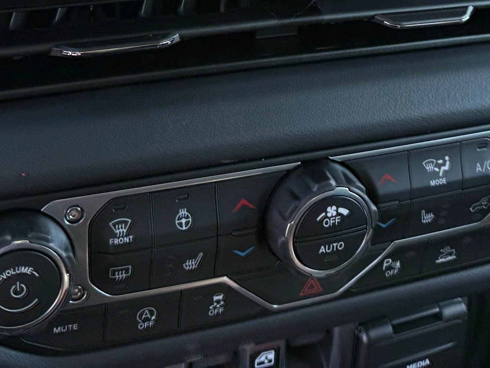 2026 Jeep Wrangler 4-Door Sahara - Photo 17