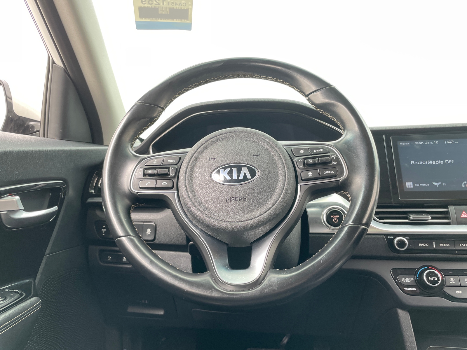 Thumbnail: 2020 Kia Niro - 4